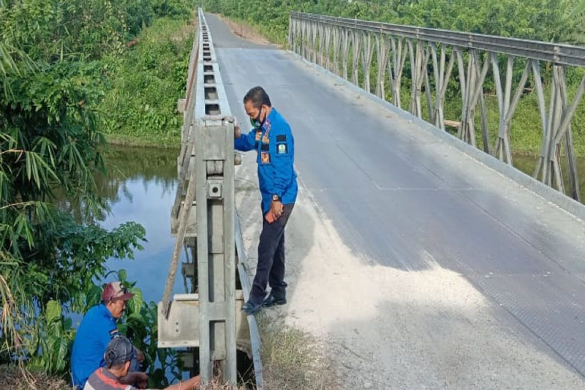 BPBD Simeulue perbaiki jembatan yang rusak akibat banjir