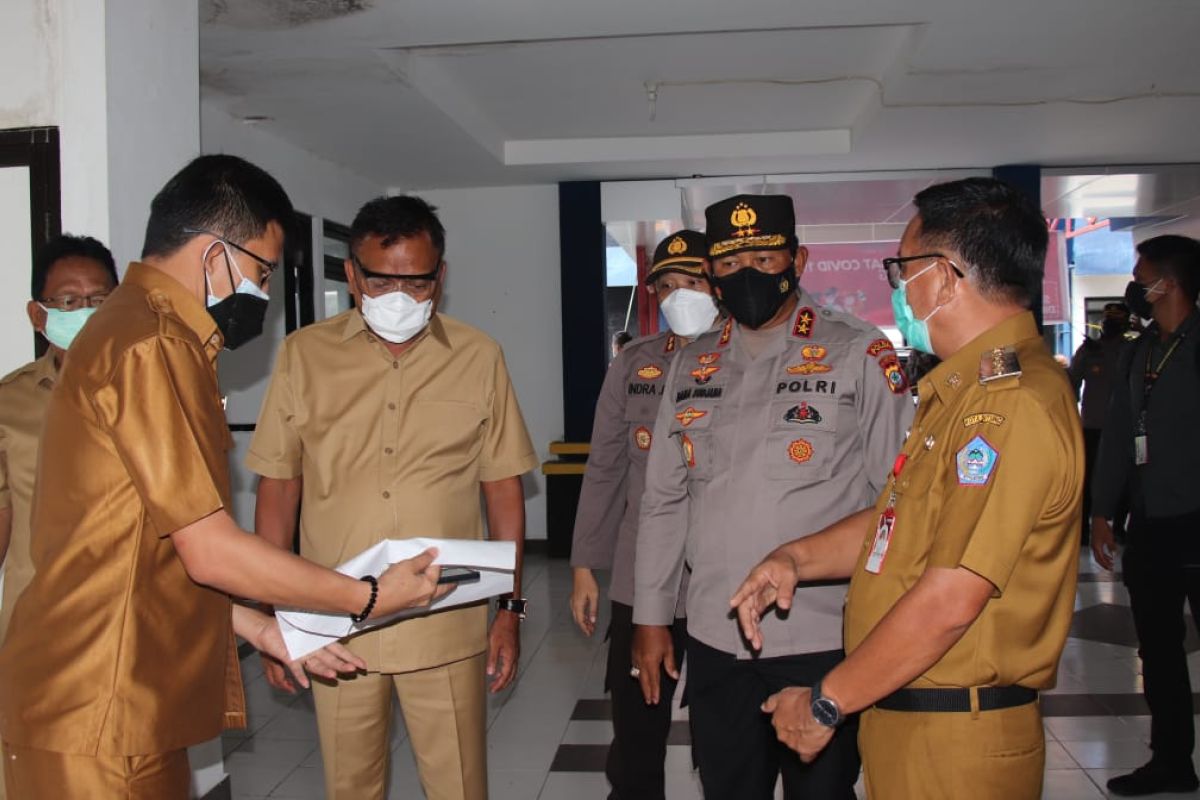 Kapolda Sulut dampingi Gubernur tinjau RS Darurat COVID-19 di Bitung