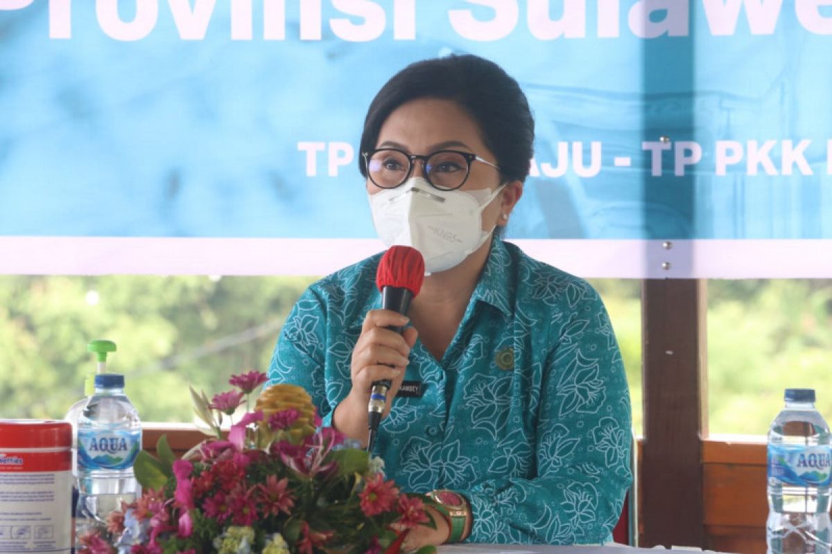 PKK Sulawesi Utara bagikan peralatan katering bantu masyarakat saat pandemi