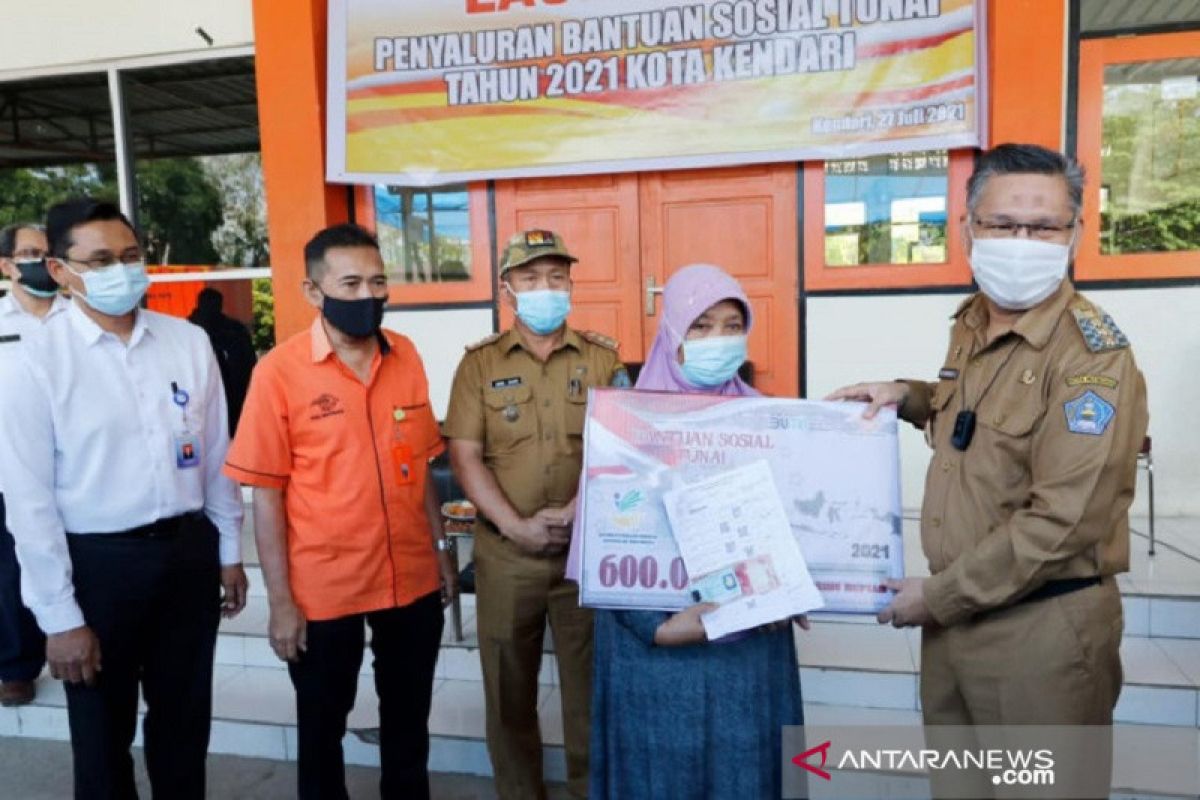 Kendari luncurkan penyaluran BST bagi 13.932 keluarga penerima manfaat