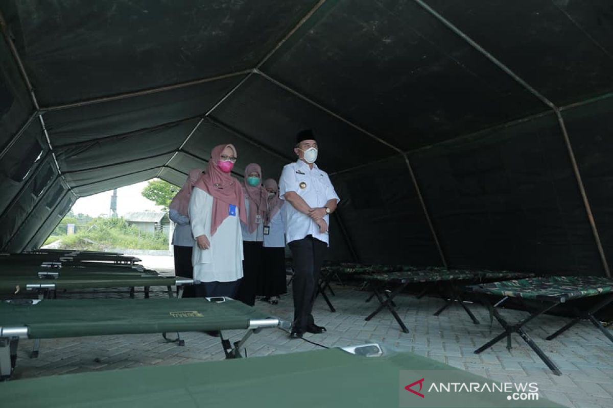 Tenda biru RSUD Kandangan untuk antisipasi keluarga pasien yang menunggu