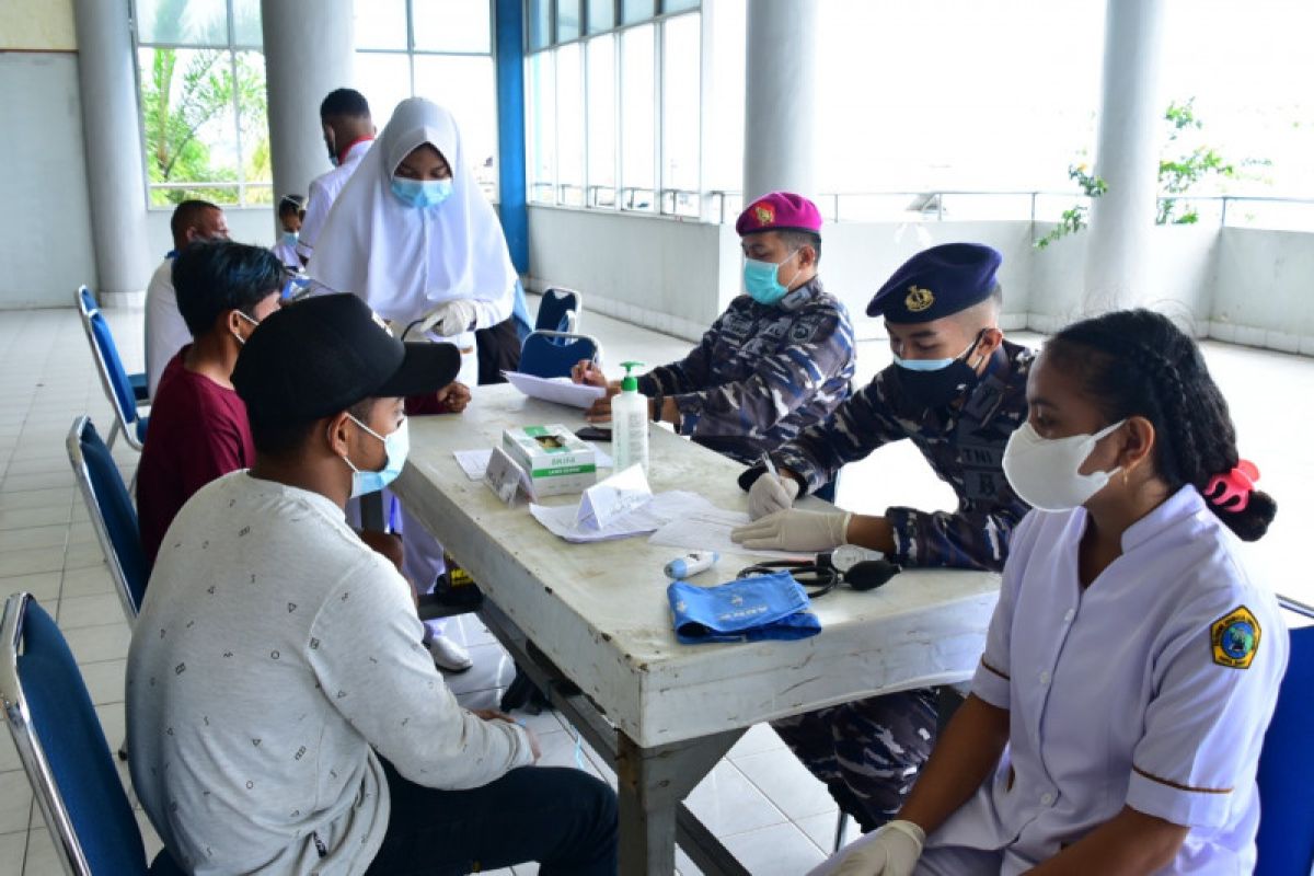 TNI AL sosialisasi protokol kesehatan bagi masyarakat maritim di Mimika