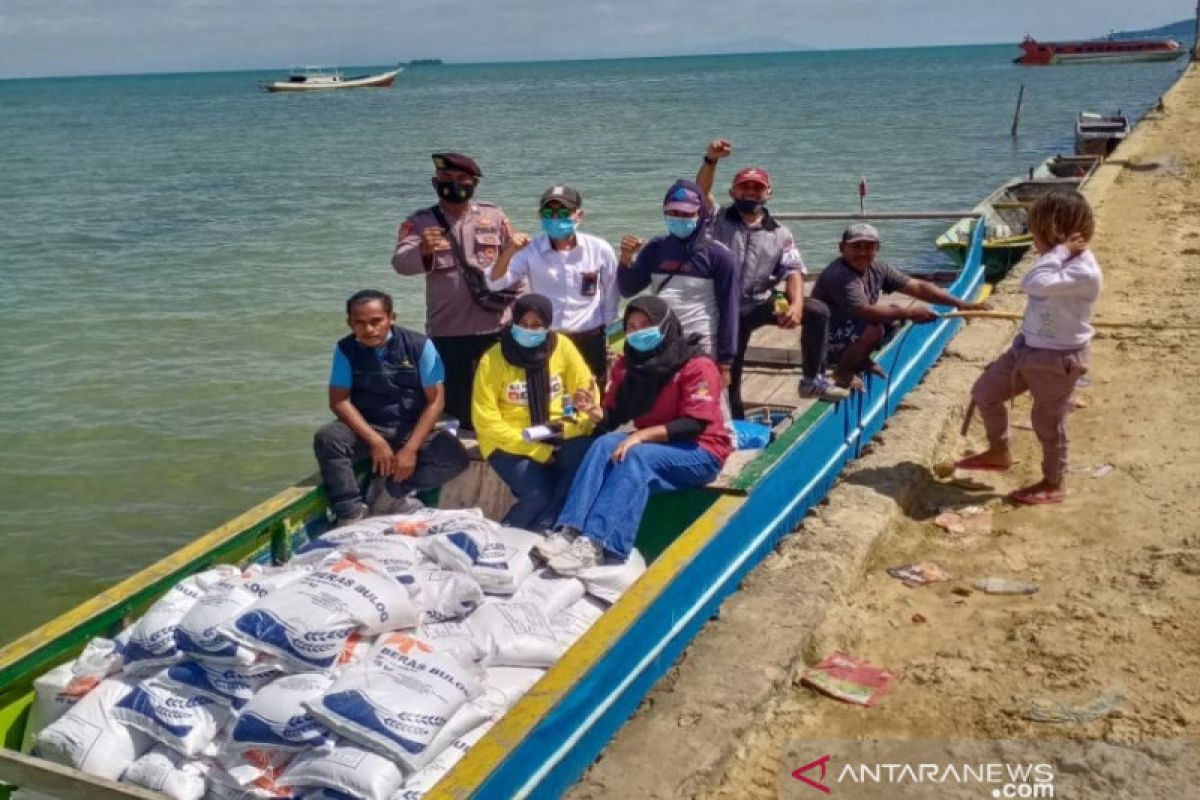 Bulog Sulawesi Tenggara tuntas salurkan bantuan beras PPKM Mikro 2021