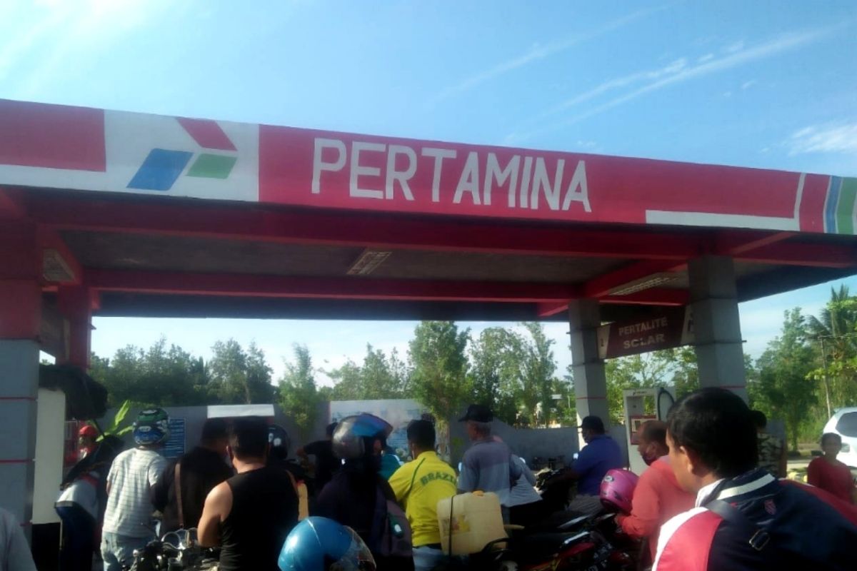 Warga minta aparat tertibkan pengetap SPBU Tanjung Palas