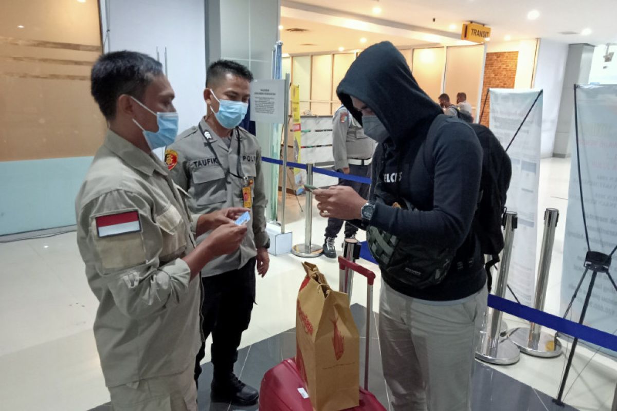 11 penumpang pesawat ditemukan masuk Kota Sorong tanpa izin satgas