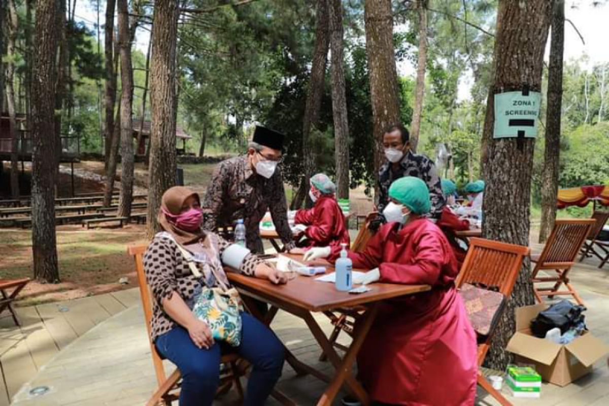 Bantul mendorong percepatan vaksinasi COVID-19 pelaku wisata dan ekraf