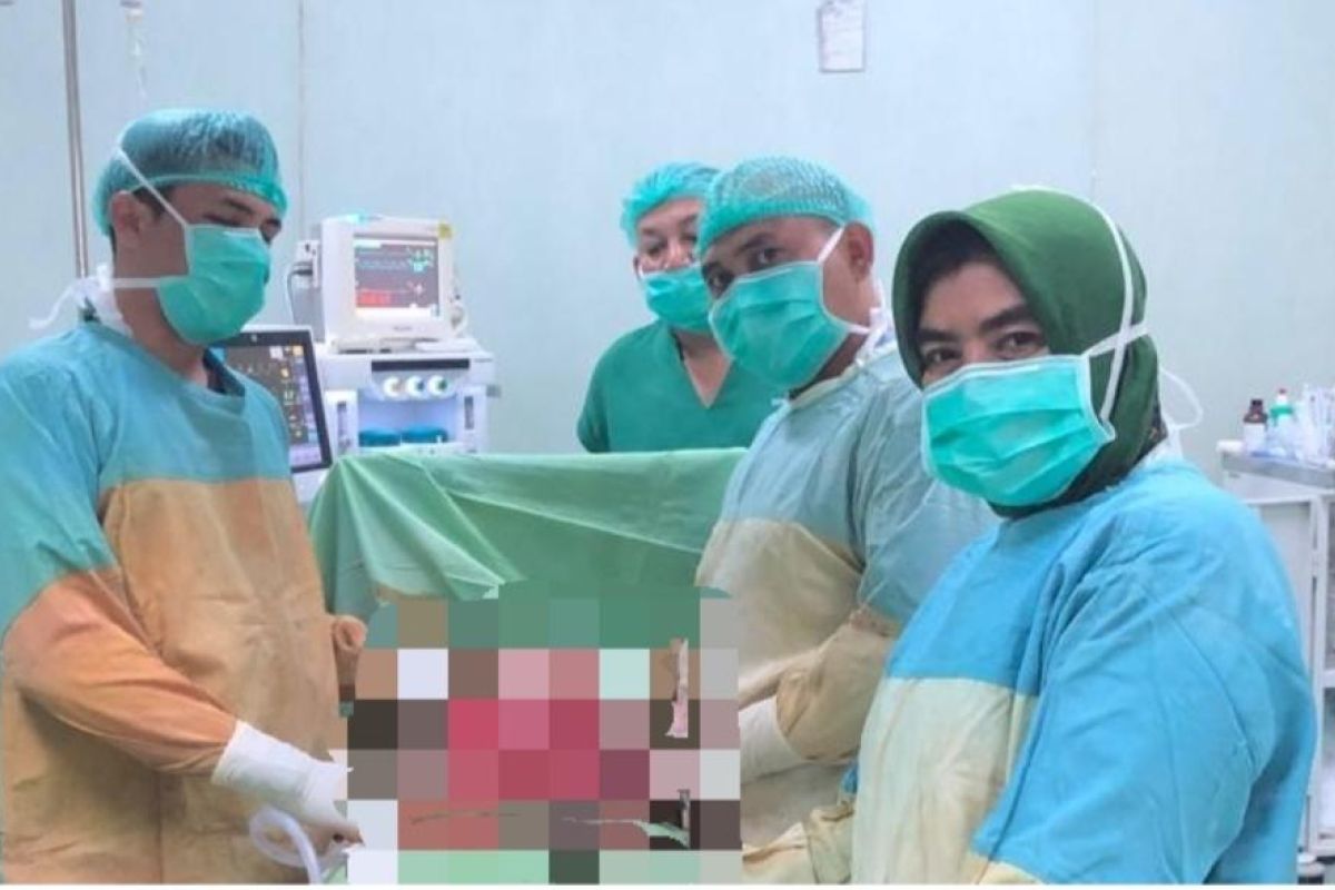 Tim dokter RSUD Teuku Umar angkat tumor saluran reproduksi seberat 5 Kg