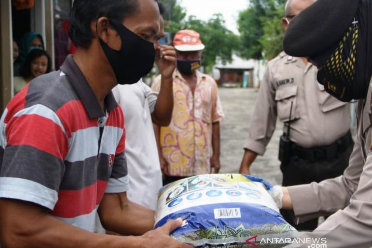 PPKM: South Sumatra prepares 1,000 tons rice for social assistance