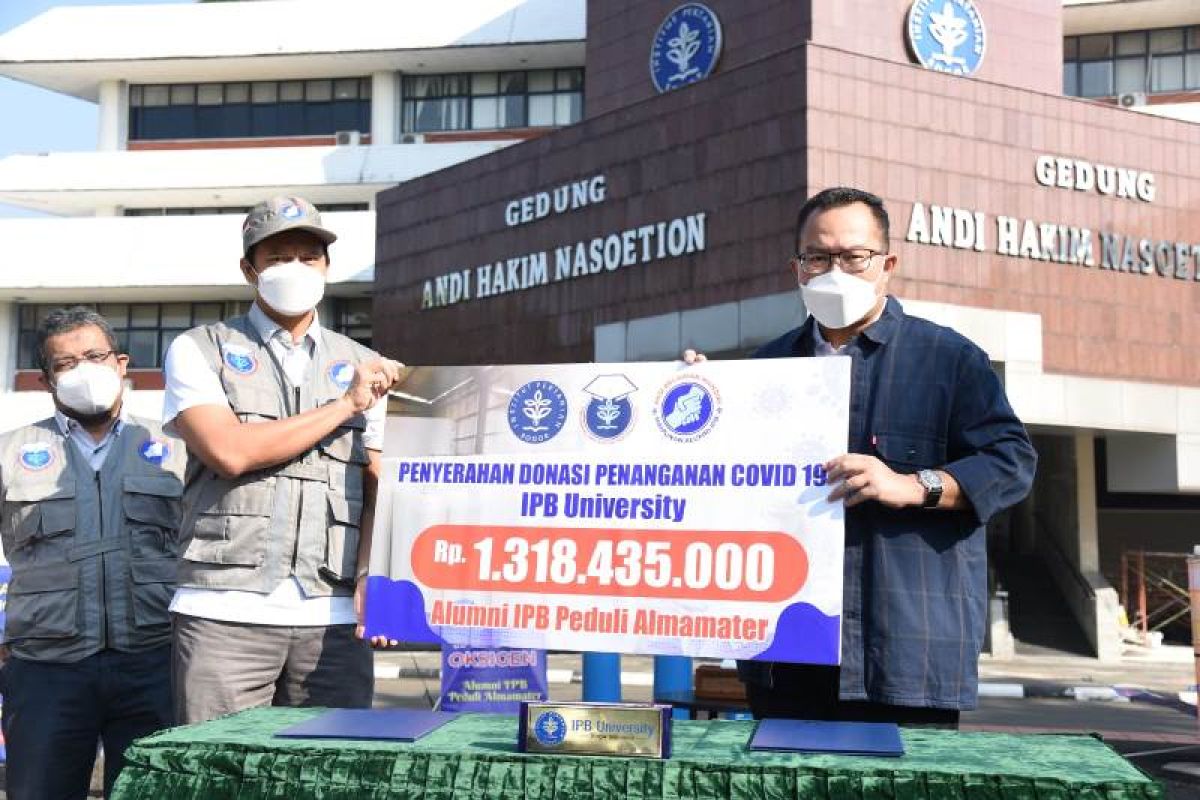 Alumni IPB donasi Rp1,32 miliar untuk pengadaan tabung oksigen