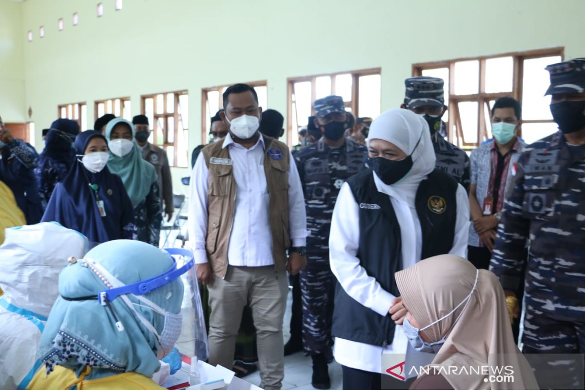 TNI AL suntikkan 10 ribu dosis vaksin untuk warga Pulau Bawean