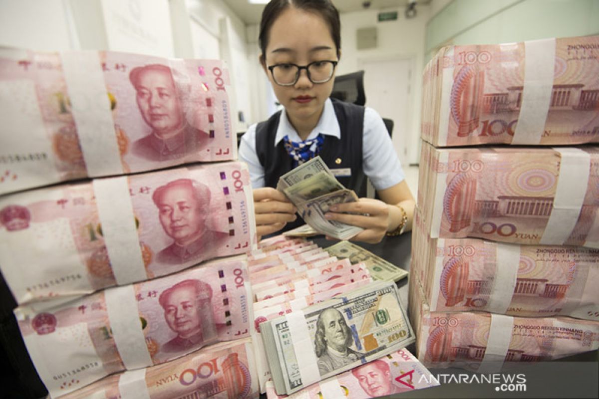 Yuan anjlok 285 basis poin menjadi 6,4192 terhadap dolar AS