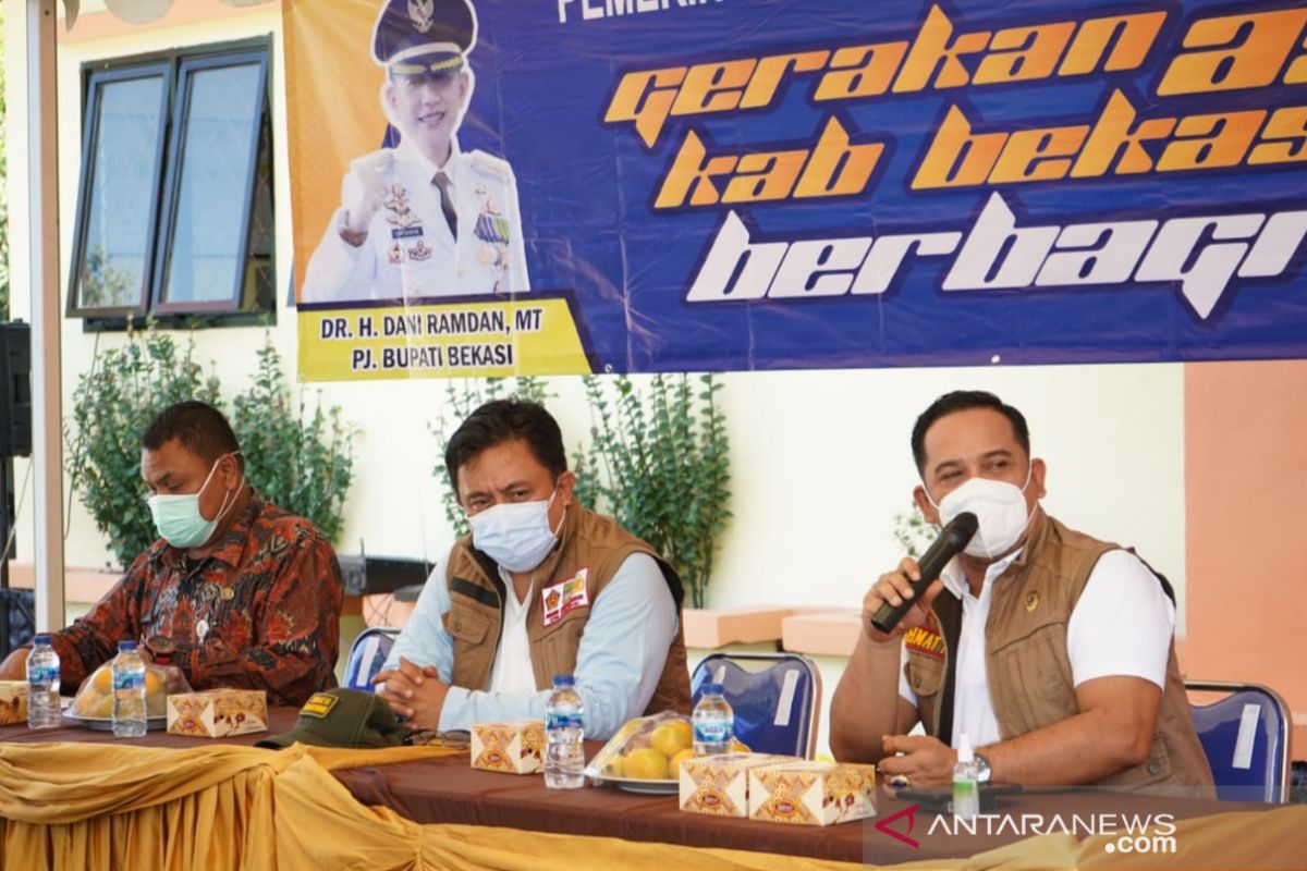 Pemkab Bekasi mulai lakukan kegiatan ASN Berbagi untuk warga terdampak COVID-19