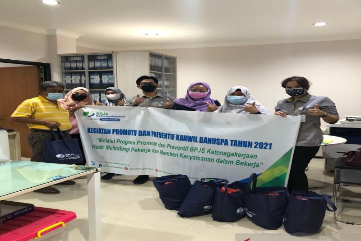 BPJAMSOSTEK Jayapura serahkan bantuan promotif preventif tenaga kerja