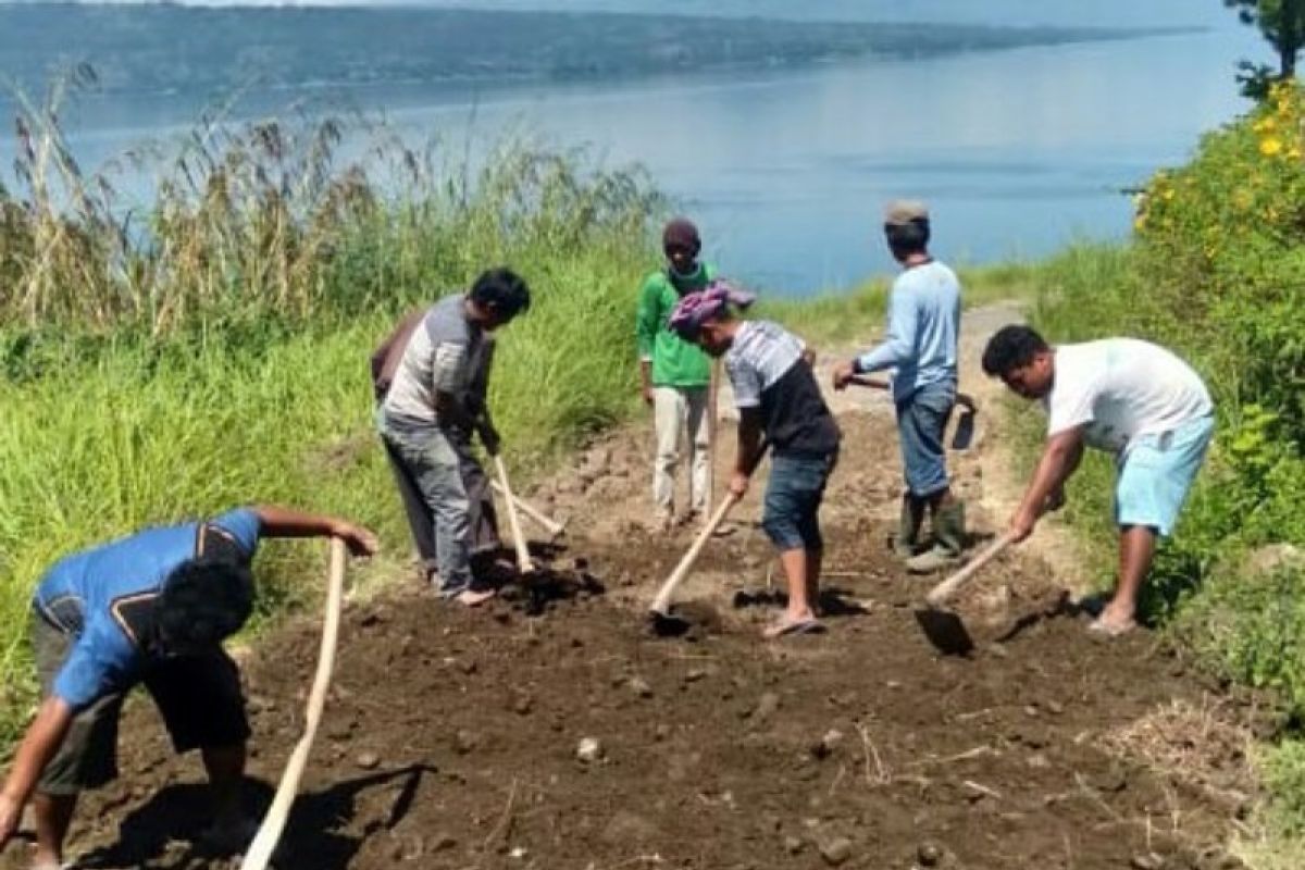 162,5 Kilometer jalan rusak di Simalungun diperbaiki secara swadaya masyarakat