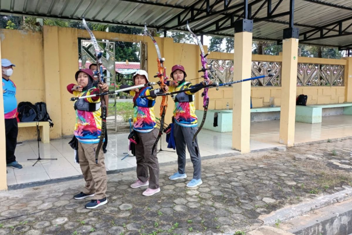Atlet panahan Lampung tetap berlatih di PKOR Way Halim