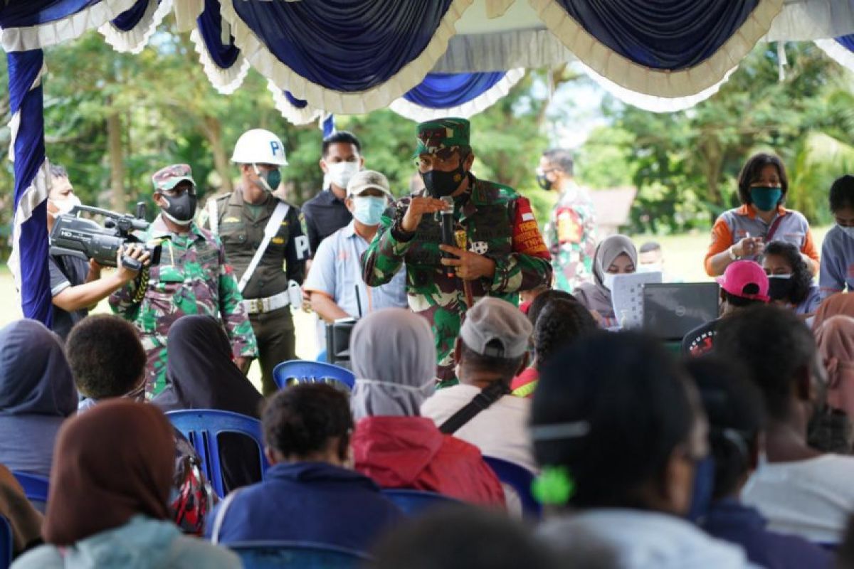 Masyarakat antusias ikuti vaksinasi COVID-19 di Kodim Kabupaten Manokwari