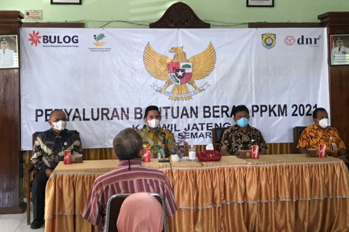 Pendistribusian 855 ton beras bantuan PPKM di Kendal diperuntukkan bagi 85.565 KPM