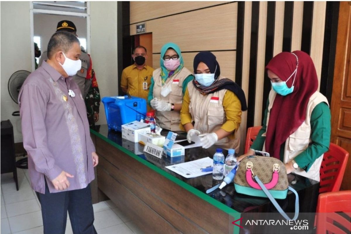 Wagub Idris pantau pelayanan vaksinasi di Kabupaten Gorontalo