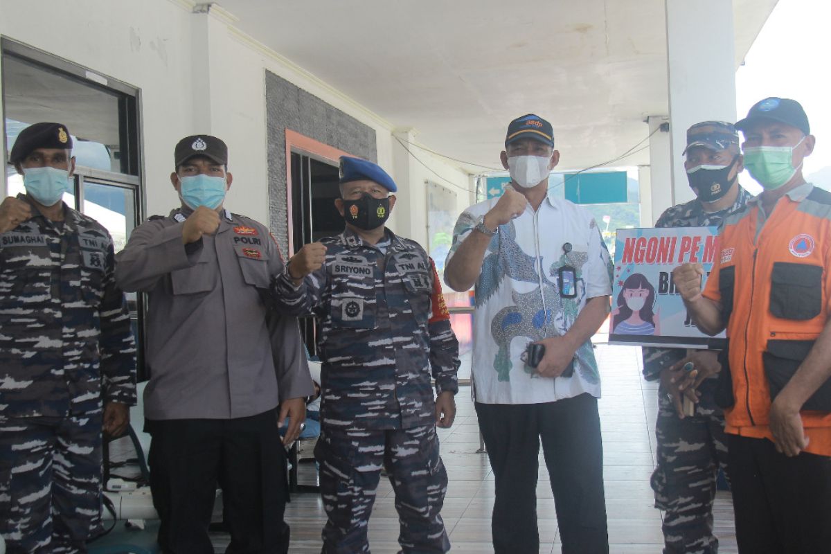 ASDP Ternate bekerjasa sama dengan TNI-AL edukasi penggunaan masker di pelabuhan