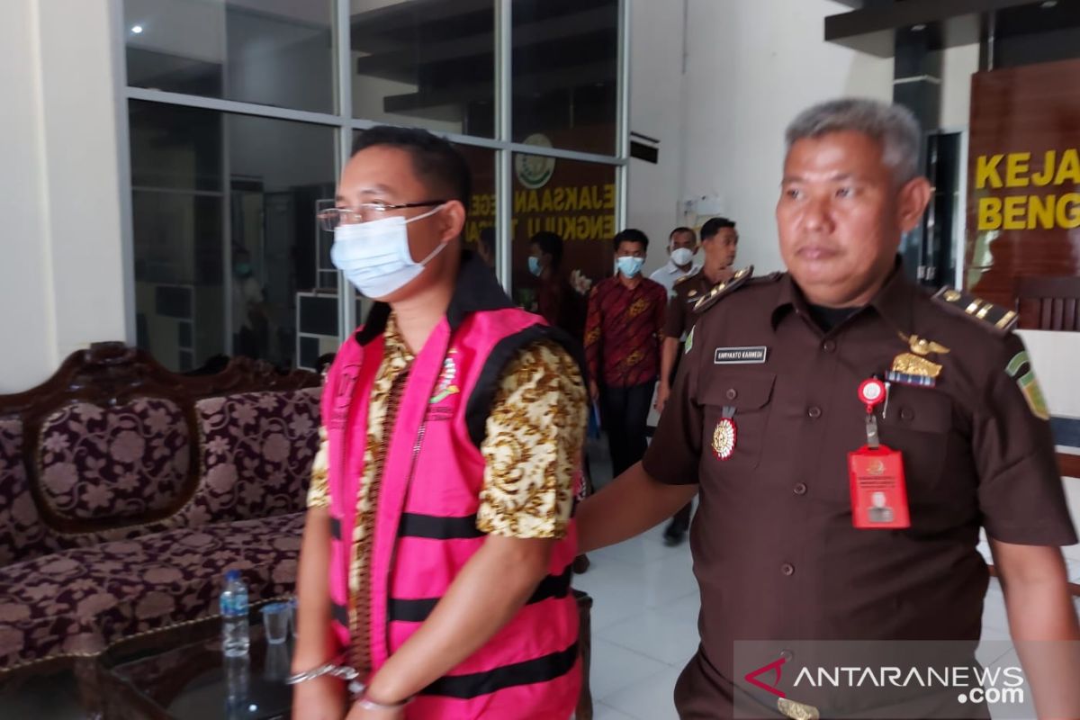Kejari Bengkulu Tengah tahan kades Tanjung Heran tersangka korupsi DD
