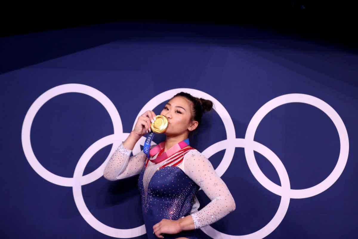 Kisah Sunisa Lee: dari pengungsi, COVID-19 hingga emas Olimpiade 2020