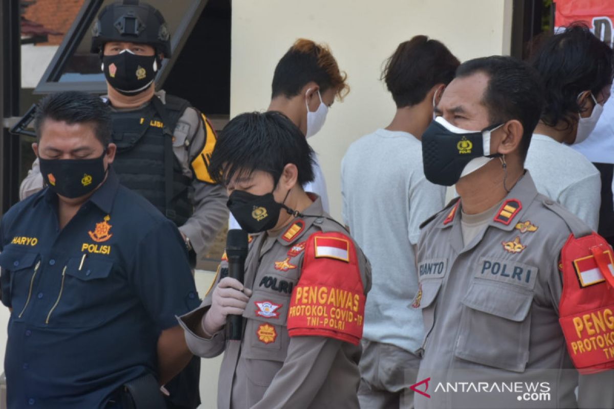 Komplotan begal bersenjata tajam diringkus polisi di Bekasi