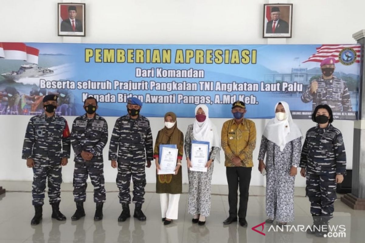 TNI AL apresiasi bidan penolong persalinan di atas perahu asal Balut
