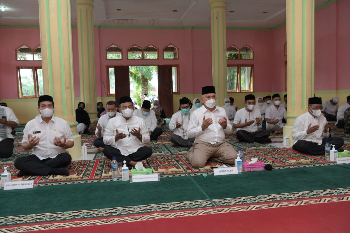 Zikir dan berdoa di SMKN Meulaboh, ini kata Sekda Aceh