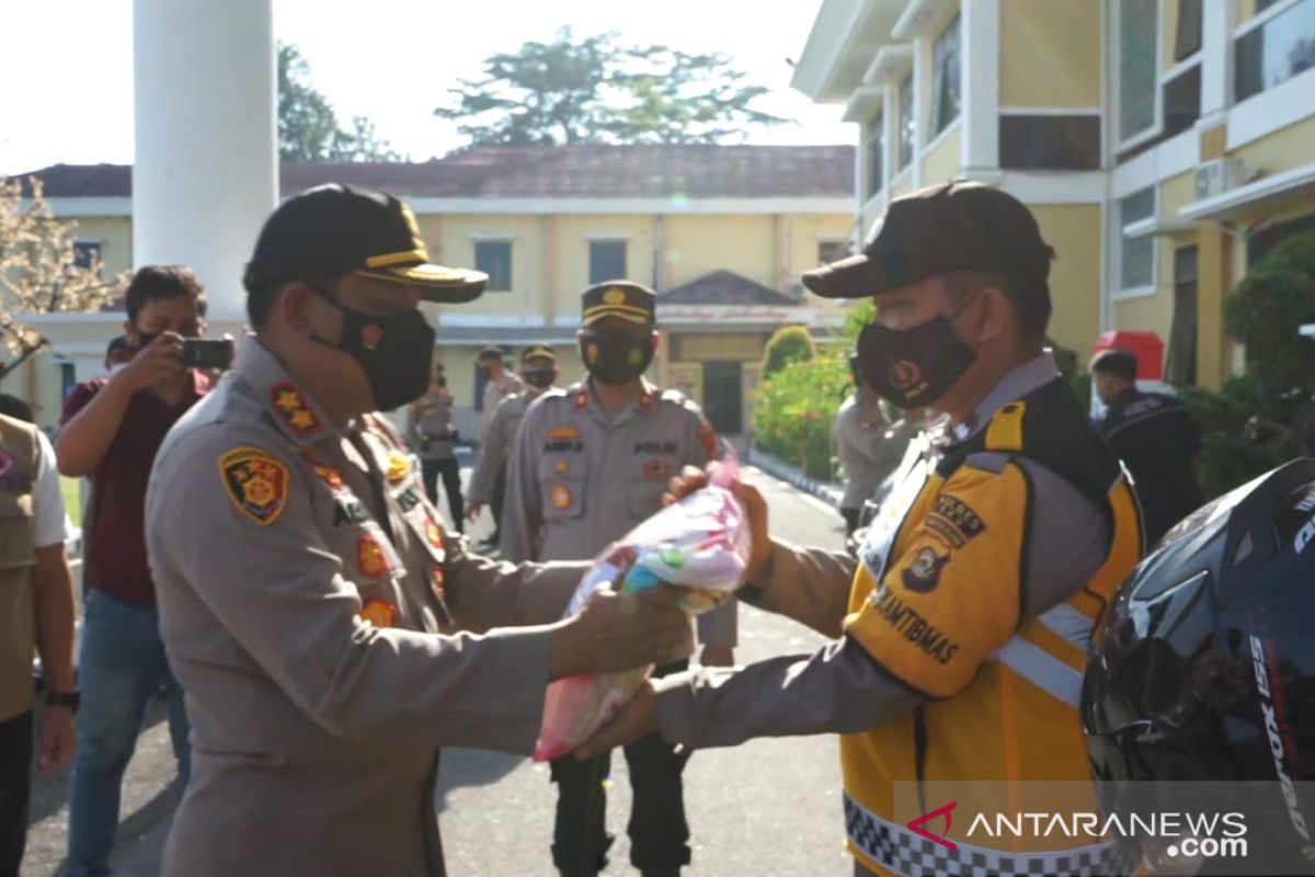 Polres OKU distribusikan 495 karung beras untuk warga