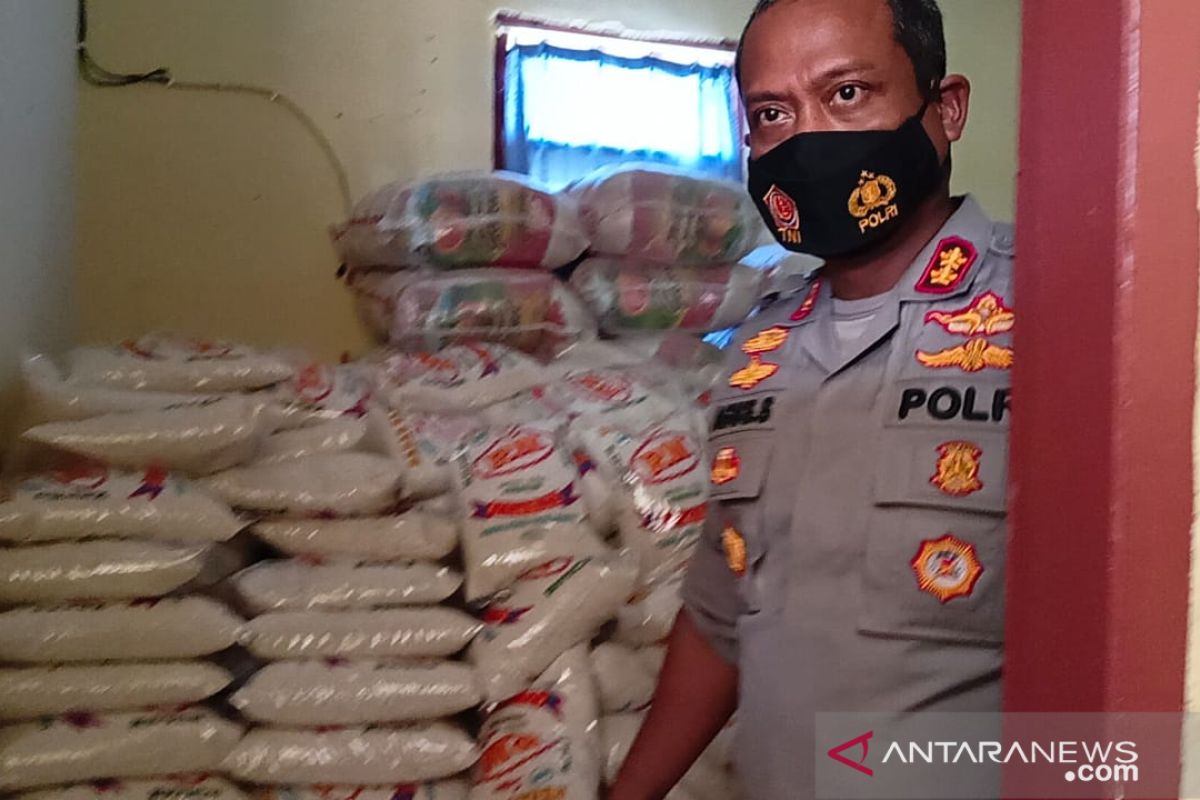 Polisi Bangka Barat salurkan 3.000 paket sembako kepada warga terdampak PPKM