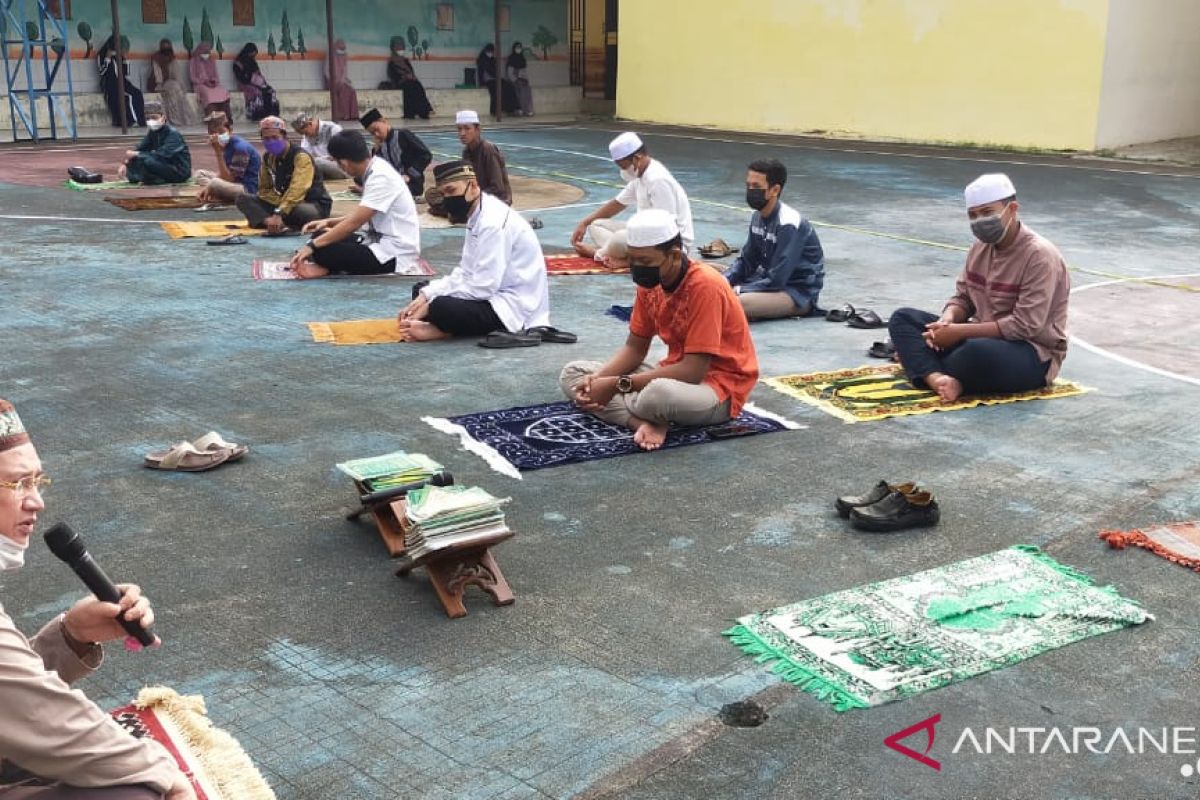 SMAN 1 Amuntai Shalat Dhuha cegah COVID-19