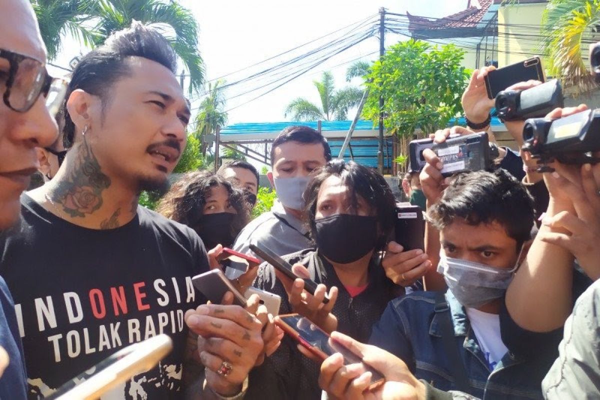 Belum lama keluar penjara, Jerinx SID kembali diperiksa di Polres Badung-Bali