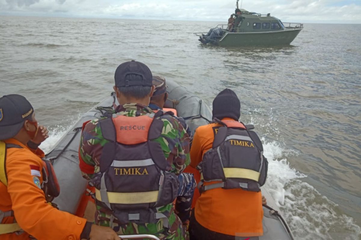 SAR evakuasi perahu berpenumpang empat orang ditemukan di sekitar Pulau Tiga