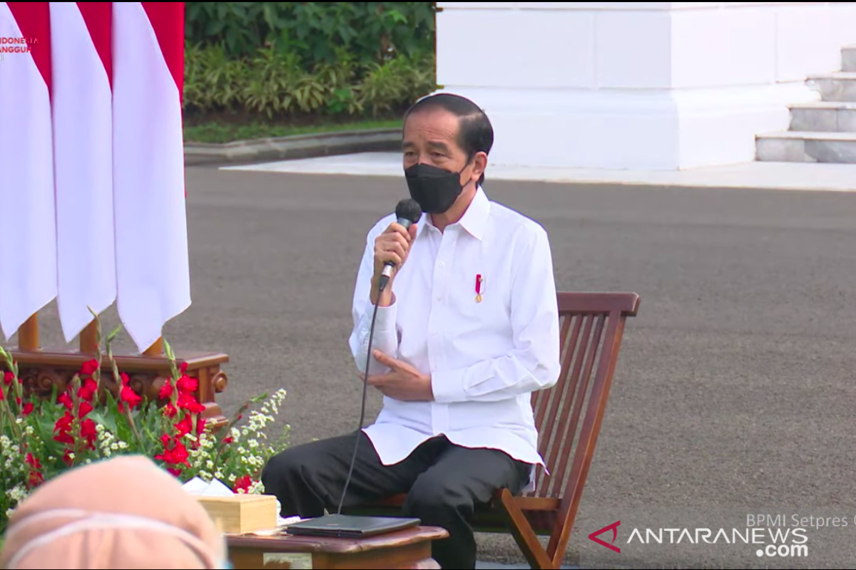 Presiden Jokowi serahkan Banpres Produktif Usaha Mikro 2021