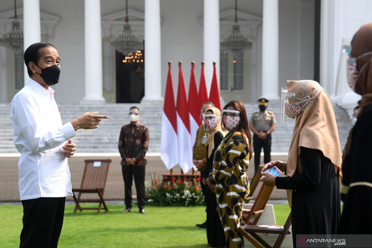 Kemarin, Presiden serahkan banpres usaha mikro hingga subsidi upah