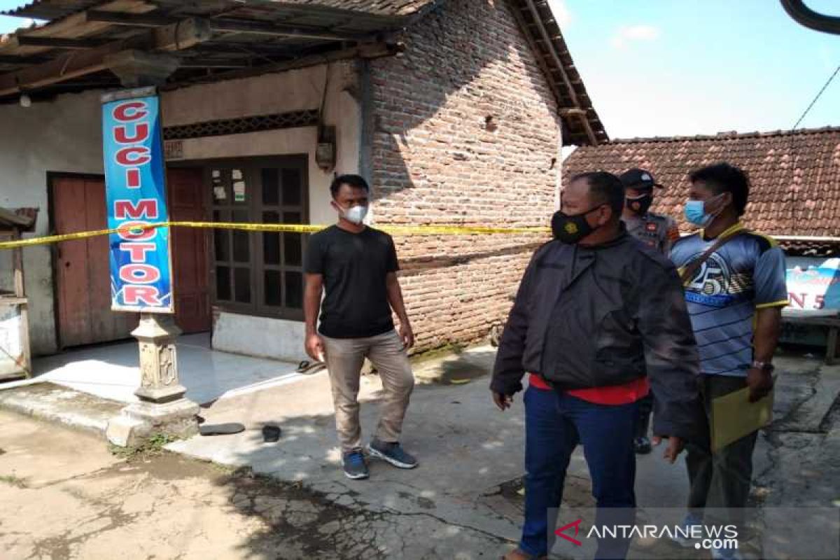 Polisi buru pelaku kasus penganiayaan dan membakar korban hingga tewas