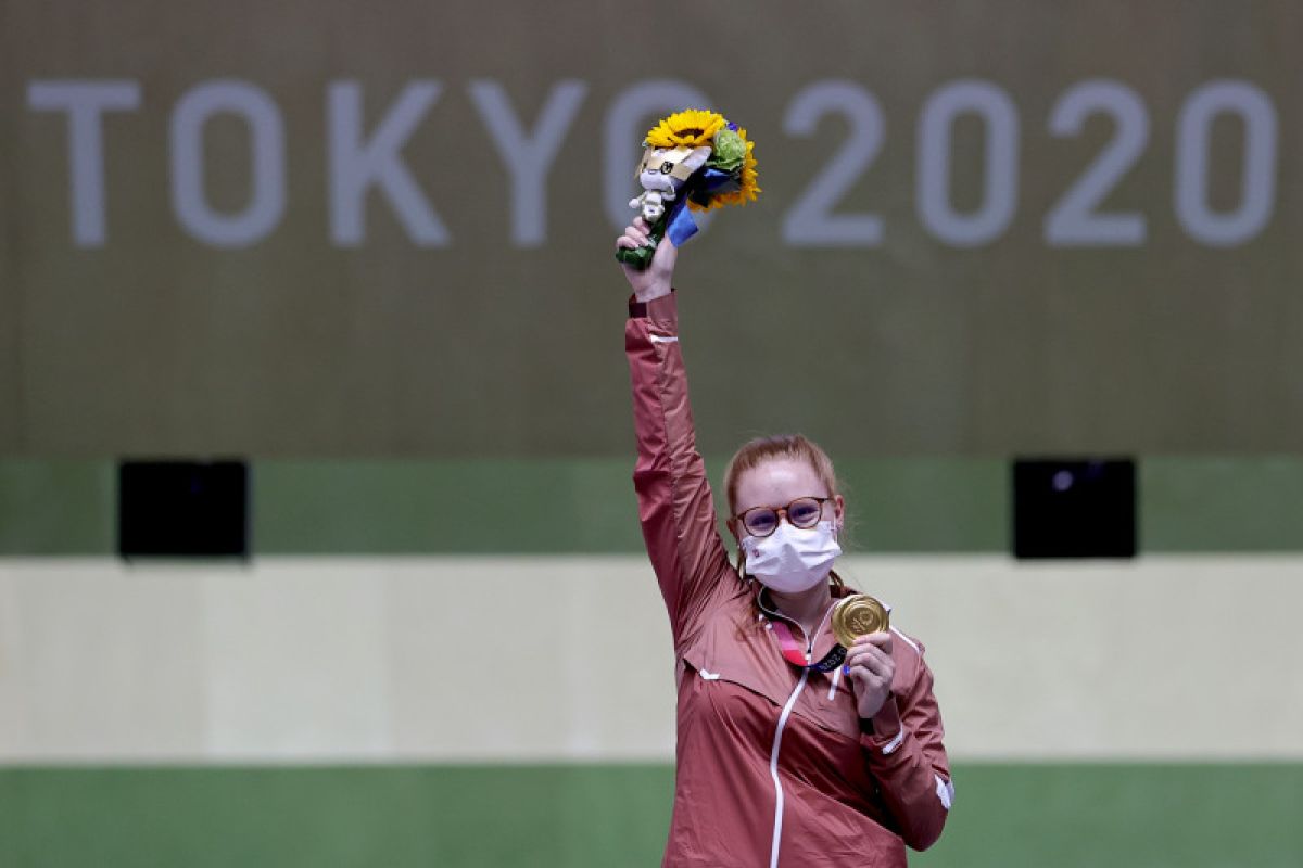 Petembak Swiss Nina Christen raih emas nomor rifle putri 50m