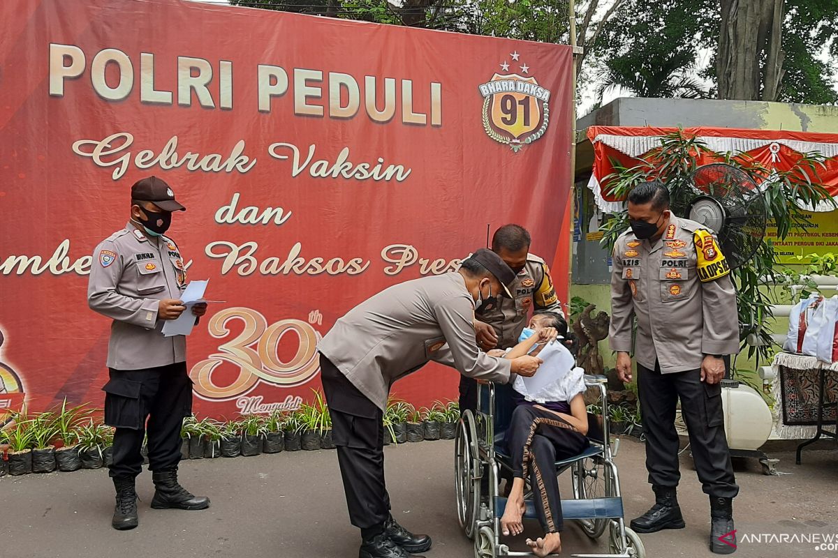 2.500 sembako dari Alumni Akpol 1991 sasar penyandang disabilitas