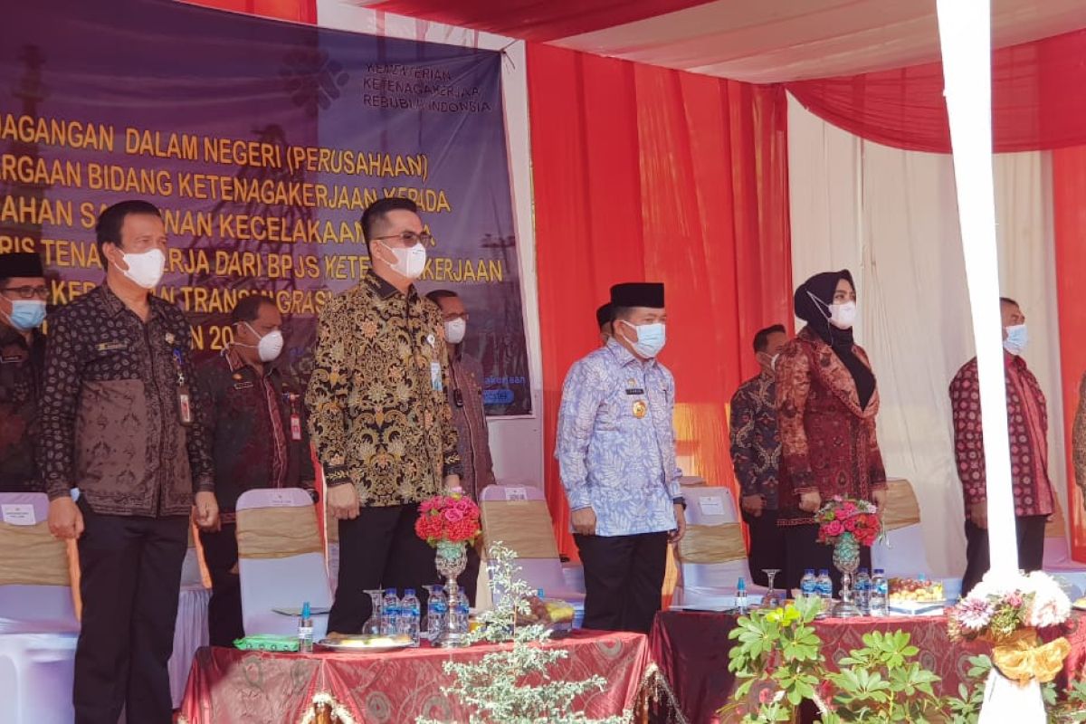 BPJAMSOSTEK Jambi salurkan santunan beasiswa dan kecelakaan kerja