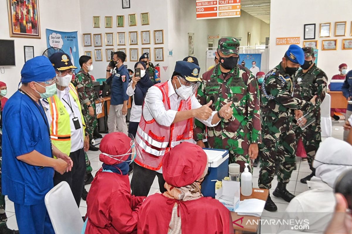 Kemenhub - TNI AU gelar vaksinasi di sekolah transportasi