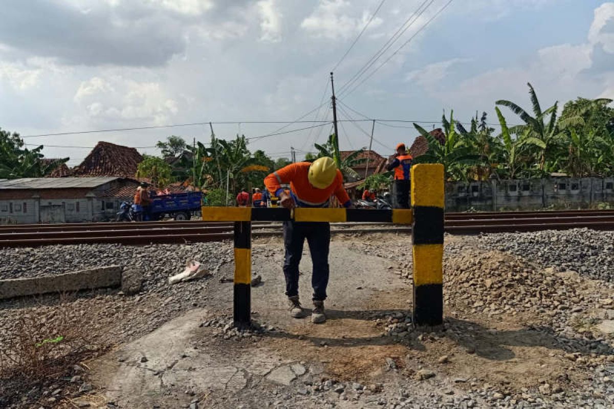 KAI Daop Semarang berencana tutup perlintasan sebidang liar