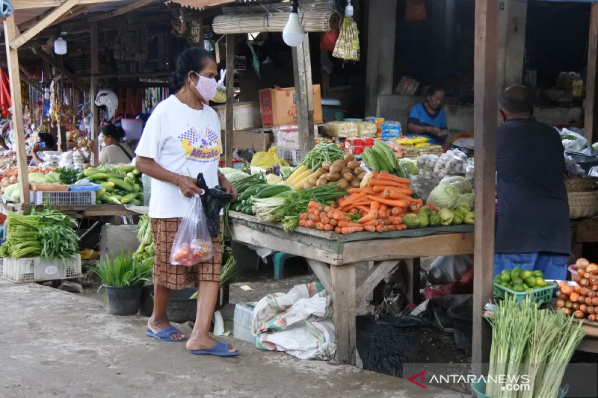 Pedagang pasar Kota Kupang taat prokes