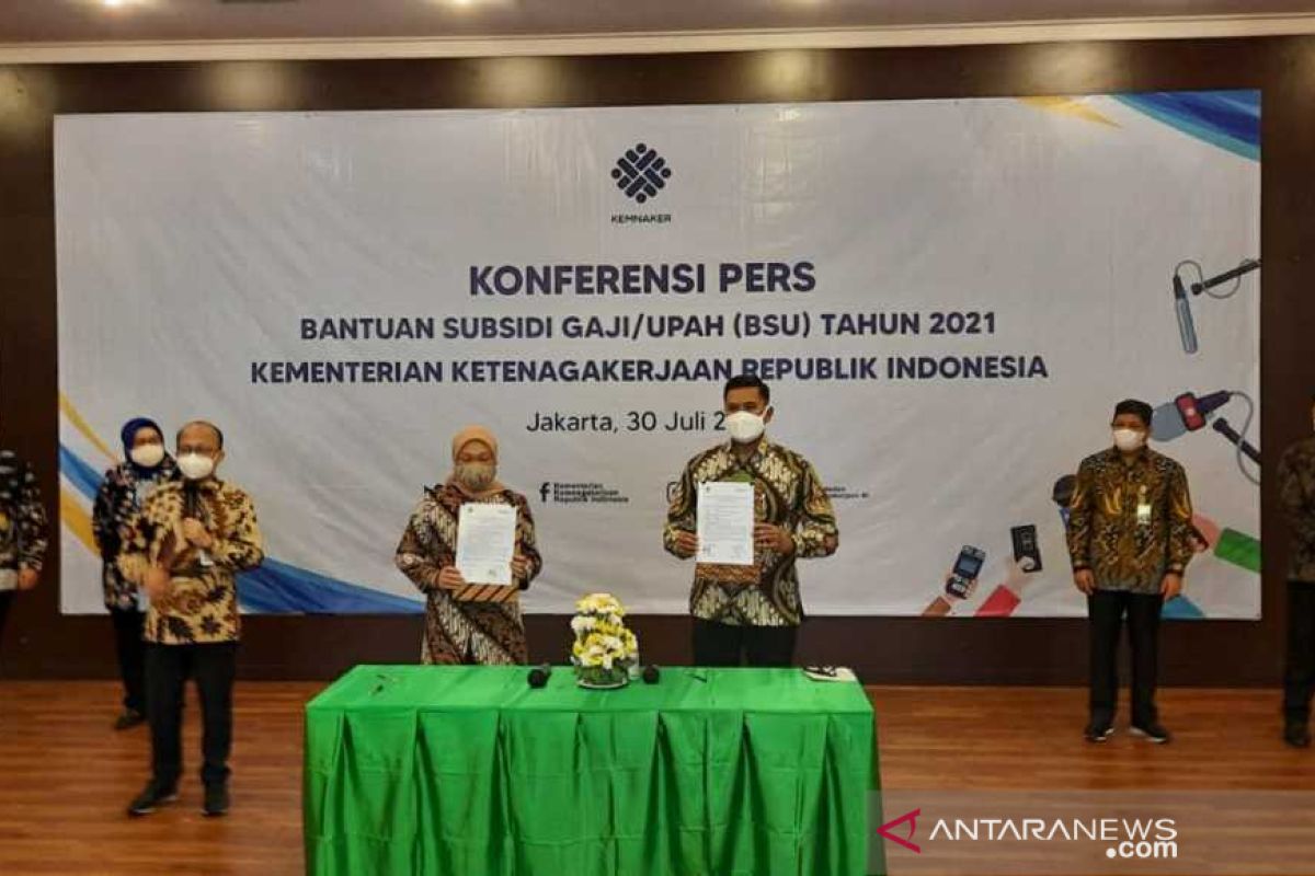 Pemerintah kkembali salurkan bantuan subsidi upah pada pekerja patuh kepesertaan Jamsostek