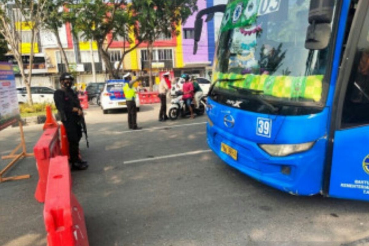 Penyekatan Pekanbaru sebabkan bus TMP berhenti beroperasi