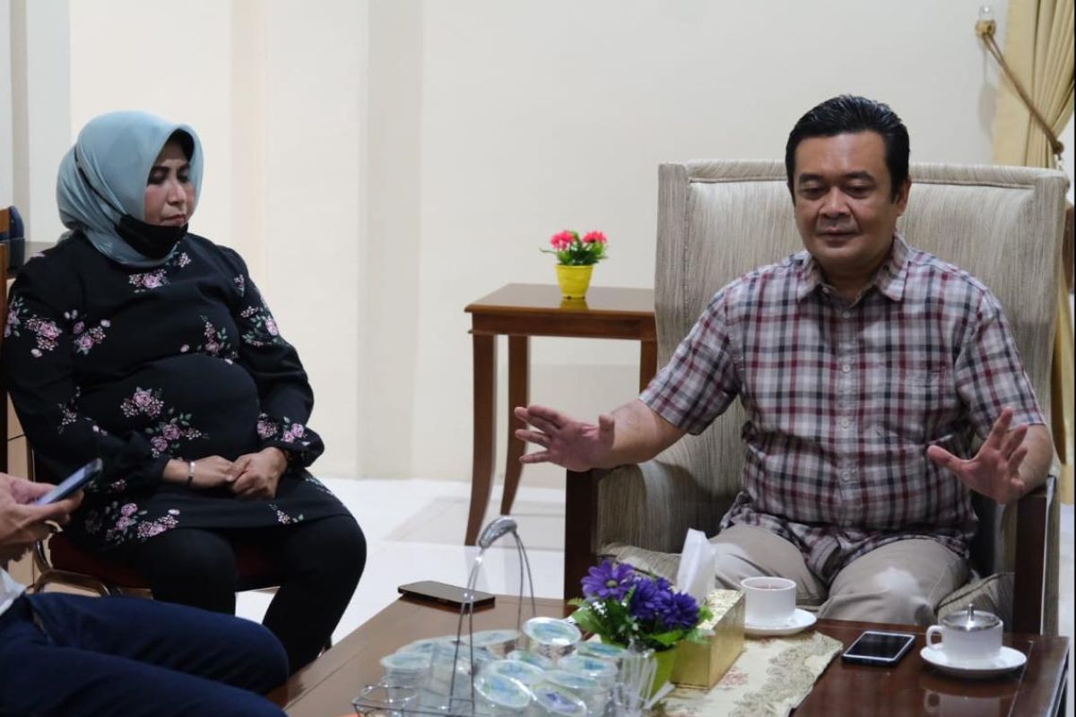 Suami Rahma klarifikasi foto heboh sang istri