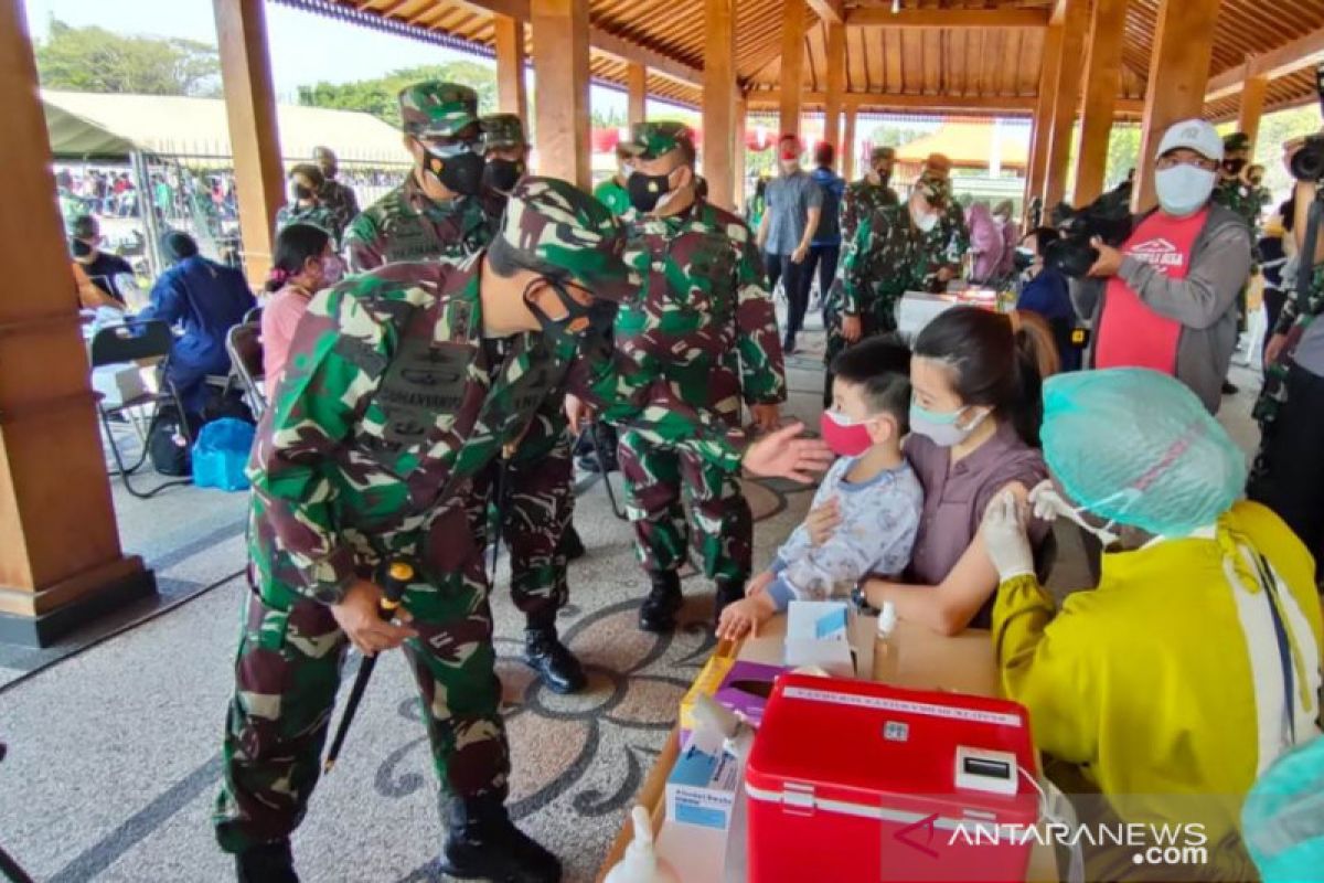 Pangdam V/Brawijaya imbau masyarakat tak khawatir layanan vaksinasi dosis dua