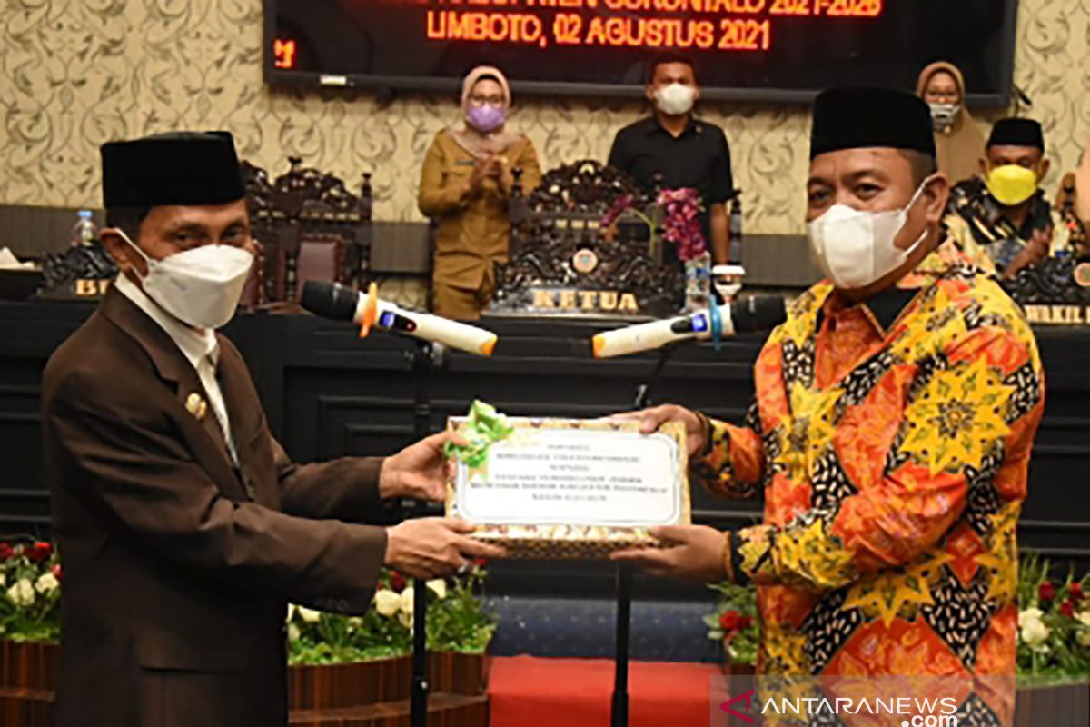 Bupati Gorontalo serahkan Ranperda RPJMD ke DPRD