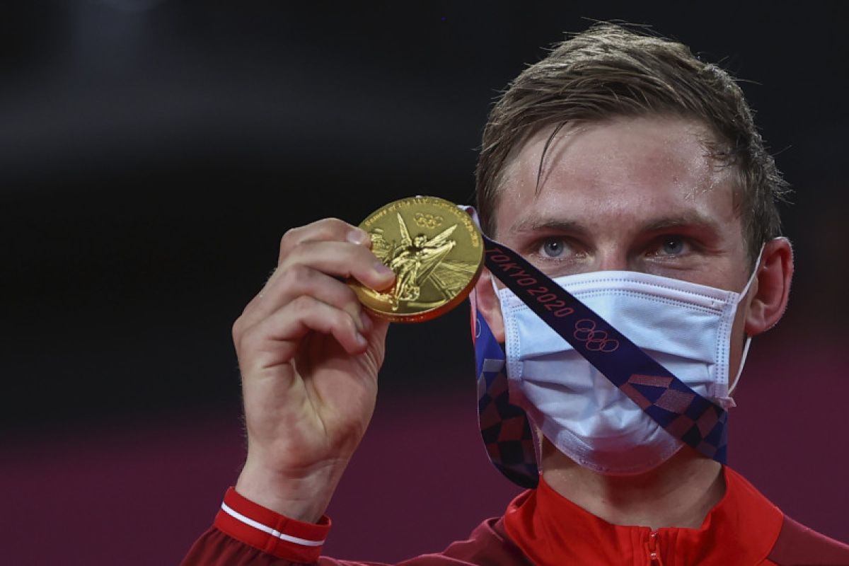 Axelsen rebut medali emas bulu tangkis
