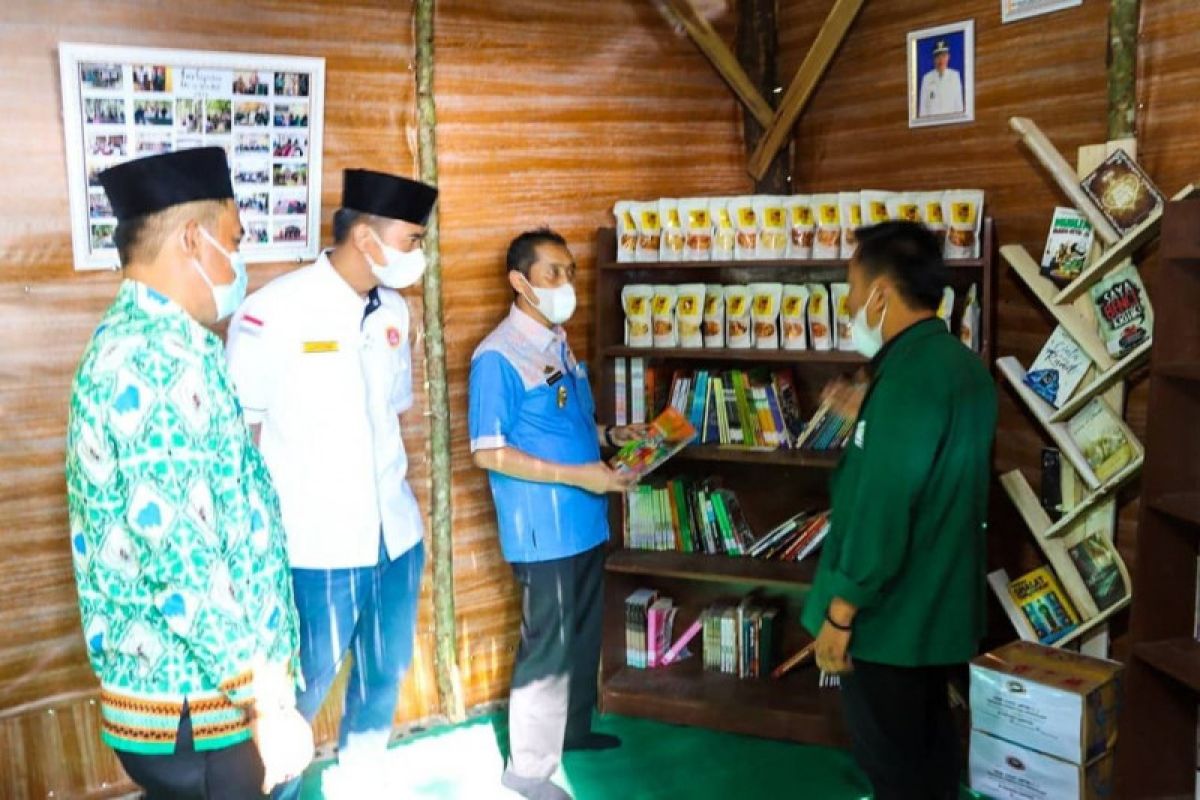 Mahasiswa KKN UIN Raden Intan Lampung gagas lamban juang literasi di Pekon Walur