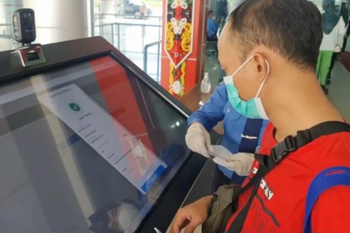 Antisipasi pemalsuan, pemeriksaan dokumen kesehatan di Bandara Tjilik Riwut dilakukan secara digital